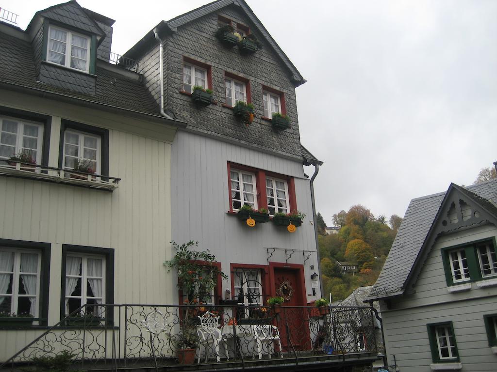 Gaestehaus Luise Bed and Breakfast Monschau Exterior foto