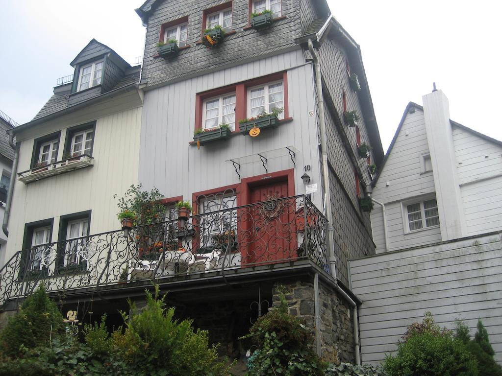 Gaestehaus Luise Bed and Breakfast Monschau Exterior foto